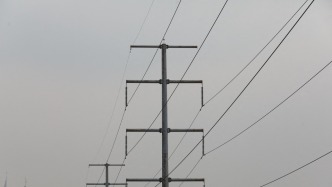 伊朗民眾組成“人鏈”保護(hù)發(fā)電廠和橋梁