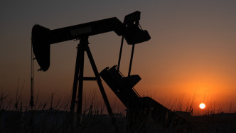 特朗普同意對伊朗?；饍芍?，紐約原油期貨價格暴跌超15%