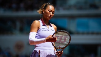 因傷退出斯圖加特站，鄭欽文紅土賽季首秀將推遲