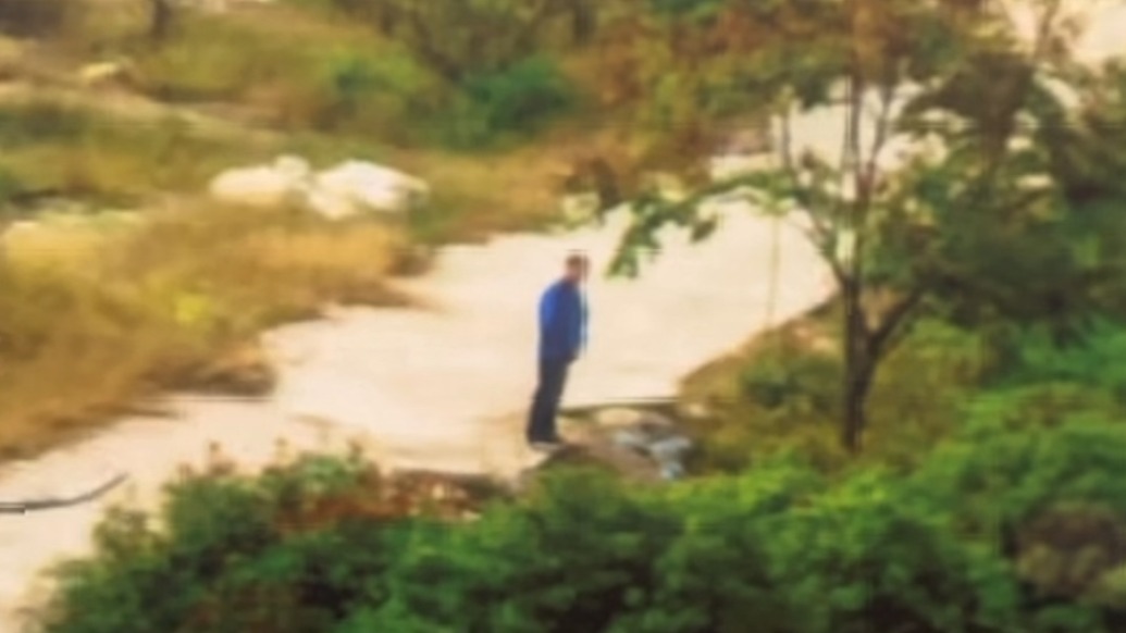 宣传海报画面里有人在随地小便？地铁方面回应