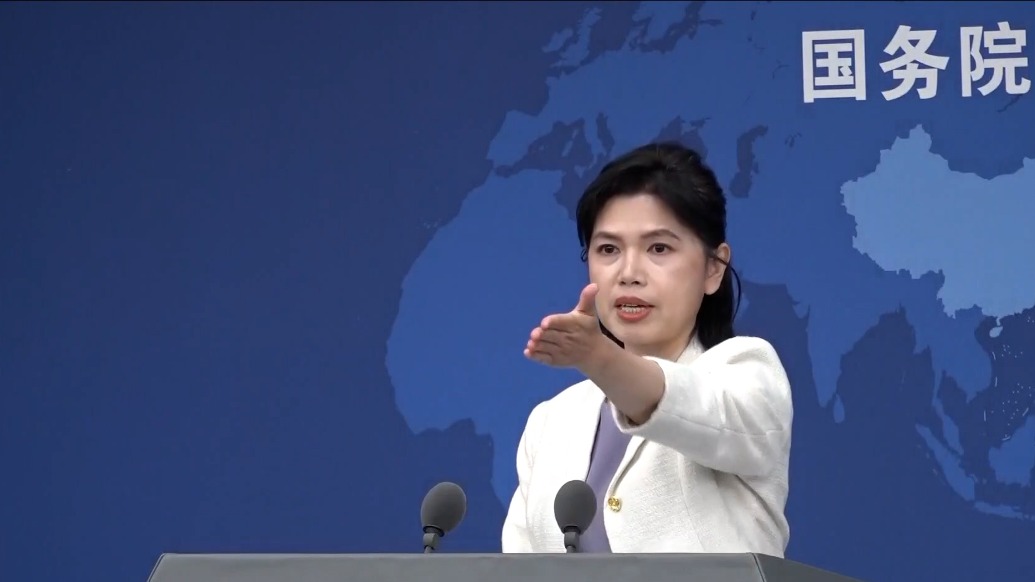 新北市有学生在校内张贴五星红旗并写下“中国万岁”，国台办回应