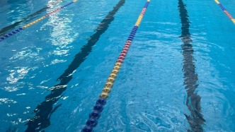 常州段玉裁中小學(xué)游泳館一名小學(xué)生溺亡，事故調(diào)查報告：層層委托轉(zhuǎn)租卻包而不管造成