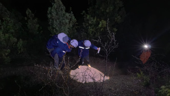 驴友雨夜徒步云南明永冰川失温被困，迪庆消防成功救援