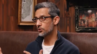 “當(dāng)你看到中國(guó)速度，真的會(huì)驚嘆”，谷歌CEO：美國(guó)必須調(diào)整心態(tài)去思考，如何在物理世界加速建設(shè)