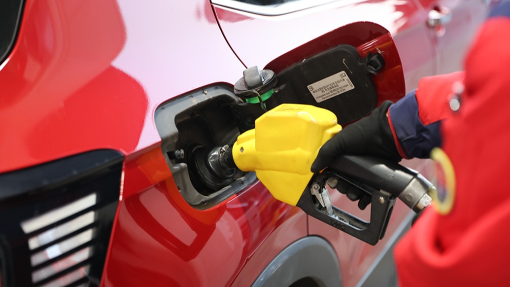 人民日报政策问答·回应关切：我国国内成品油价格是如何调整的