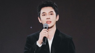 李佳琦說“可能缺席兩個季度直播”上熱搜，深夜發(fā)文否認退休，稱發(fā)言口誤是兩個月不是兩個季度