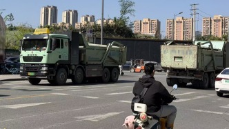 市民反映成都溫江一道路大貨車經(jīng)常搶道超速，當(dāng)?shù)鼗貞?yīng)將加強管理
