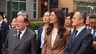 現(xiàn)場｜體驗(yàn)無人機(jī)送外賣、參觀洋山港……鄭麗文一行在上海參訪