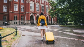 2025年我國留學(xué)回國人數(shù)達(dá)53.56萬