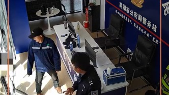 走失女孩被送到警务站，等妈妈期间被暖心“投喂”