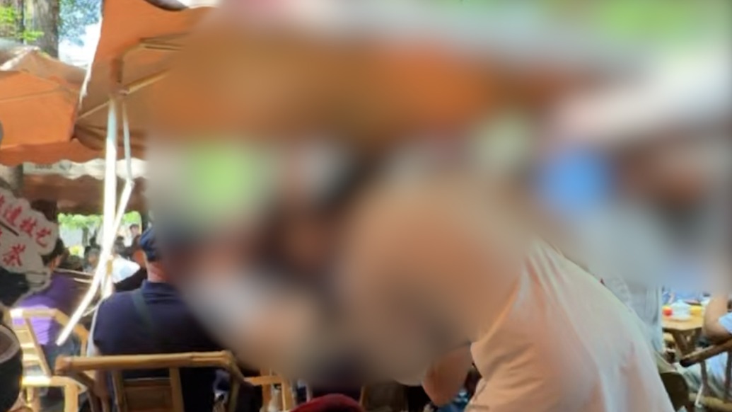 女游客被功夫茶铜壶砸伤头缝7针，成都鹤鸣茶社：已暂停功夫茶表演，协商赔偿中