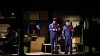 熱播電視劇搬上舞臺(tái)，話劇《南來(lái)北往》全國(guó)首演