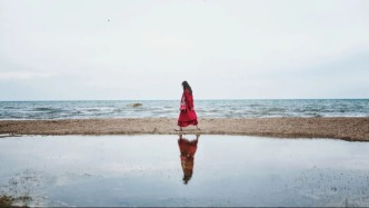 一個(gè)人最重的內(nèi)耗：一邊做著，一邊懷疑