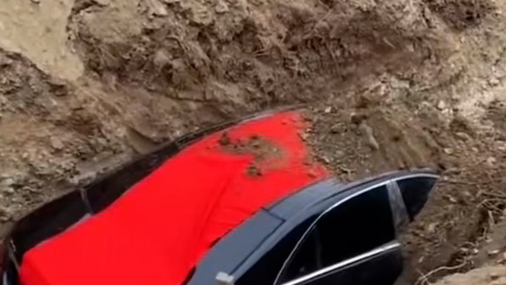 辽阳弓长岭区通报“填埋奔驰S450L陪葬”事件：违法违规，严肃处理