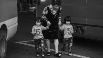 跟拍15年，吴芳《60岁为母》作品获荷赛长期项目大奖