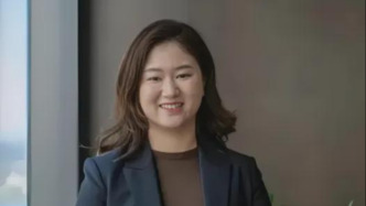 蔣衛(wèi)平不再護(hù)航，業(yè)績扭虧后39歲蔣安琪獨(dú)自出席業(yè)績會(huì)：天齊鋰業(yè)不“躺平”