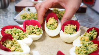 紀(jì)錄片《食色紀(jì)》讀懂云南平凡生活里的煙火真諦