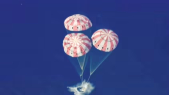 視頻丨美載人繞月飛船濺落在預(yù)定海域 ???