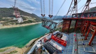 一季度全国铁路完成固定资产投资1379亿元，同比增长5.1%