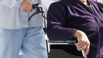 經(jīng)濟(jì)日報金觀平：投資于人不是“政績秀”