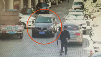 男子在銀行門口尾隨并盜走取款人車內40萬元，撞警車拒捕潛入深山5日后落網(wǎng)