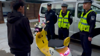 男子非法改裝機動車并拍視頻挑釁警方被抓：涉多項嚴重交通違法行為