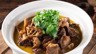 你吃過東北名菜鐵鍋燉大鵝嗎？其實多吃鵝肉有這些好處