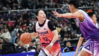 兩次重傷后，她站上MVP領(lǐng)獎臺