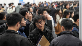 经济日报金观平：走出人才“重引轻育”误区