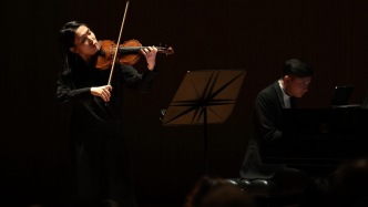 梁皓一《霓虹壁畫》首演：一封寫給香港的情書