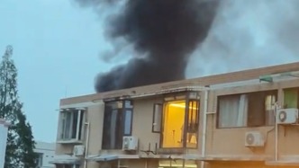 四川成都一小學(xué)發(fā)生火災(zāi)，成都消防：雜物間體育器材起火，無傷亡