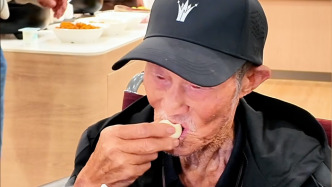 與老友重逢，漂泊30年的“騎行爺爺”在嘉興安家了！當(dāng)?shù)孛赓M提供兩室一廳住房