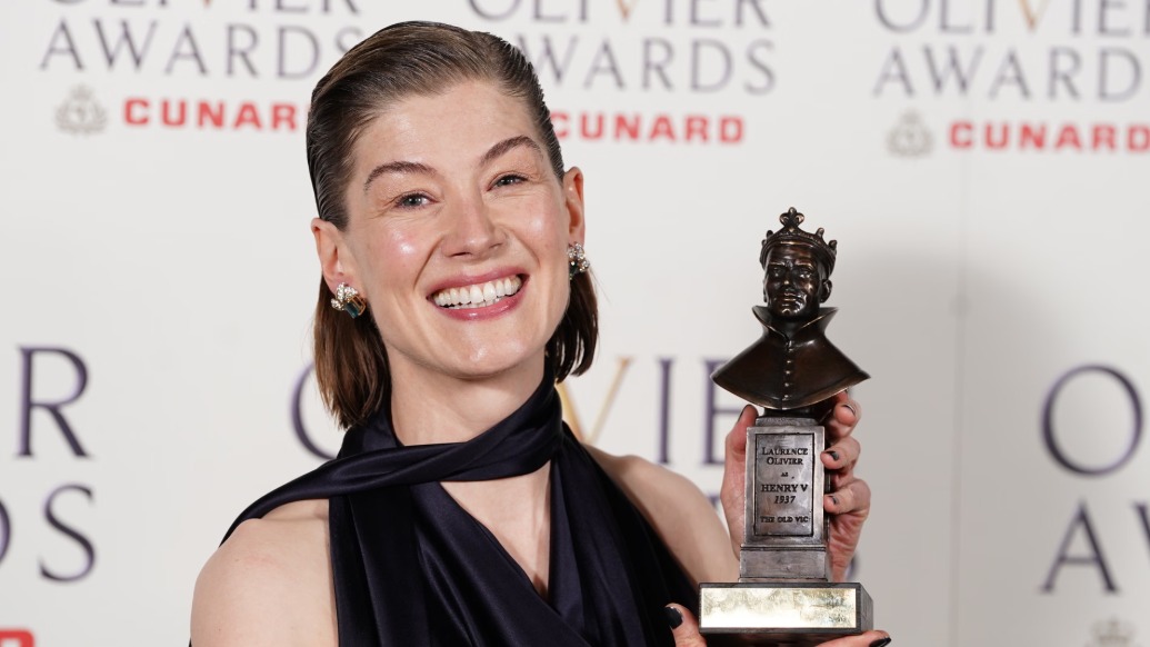 裴淳华凭《非穷尽列举》获奥利弗奖,正在中国院线上映中