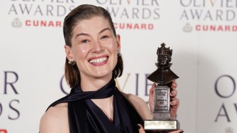 裴淳華憑《非窮盡列舉》獲奧利弗獎，正在中國院線上映中