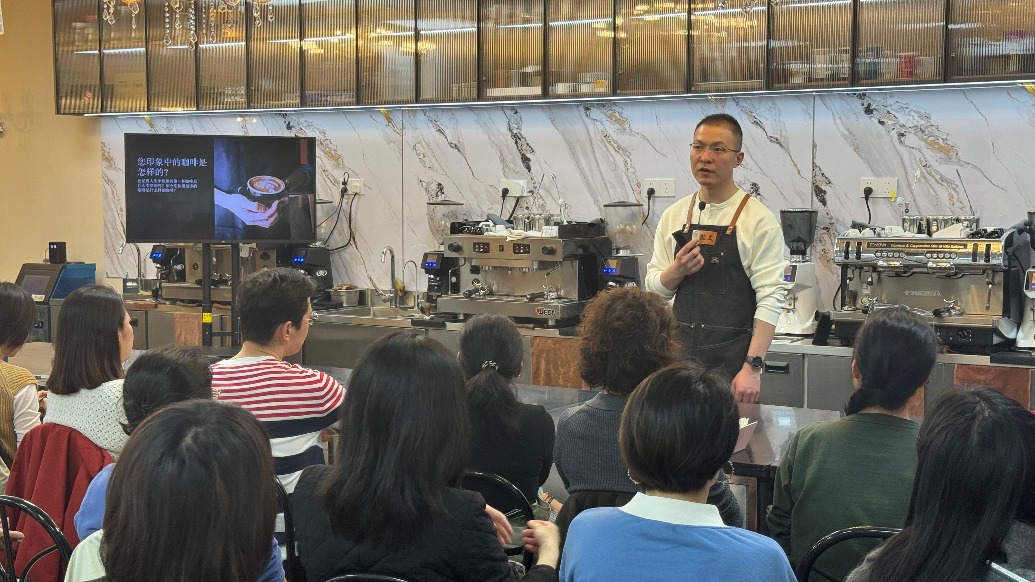 烘咖啡做饺子烤蛋糕，在上海市民日校成为“厨艺大师”