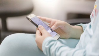 新規(guī)嚴(yán)禁向未成年人提供虛擬伴侶，媒體：幫孩子守住真實(shí)關(guān)系的起點(diǎn)