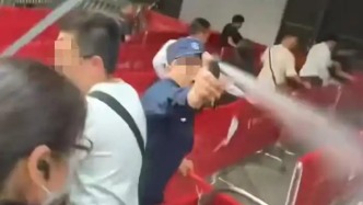 一樓盤(pán)大降價(jià)導(dǎo)致秩序混亂保安噴辣椒水，深圳龍華通報(bào)