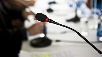 考生借攤販?zhǔn)謾C(jī)違規(guī)帶入考場(chǎng)？重慶一中學(xué)通報(bào)