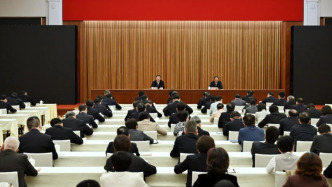 上海市委中心組學(xué)習(xí)會專題學(xué)習(xí)習(xí)近平總書記關(guān)于社會工作的重要論述