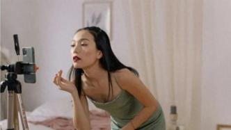 不用AI的出海品牌，正在輸?shù)舫杀緫?zhàn)爭