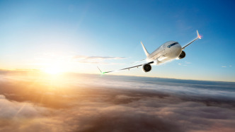 經(jīng)濟日報視點：國際原油價格大幅波動，航空業(yè)多舉措應(yīng)對沖擊