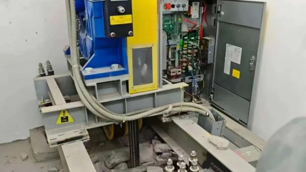 武汉黄陂区市监局通报“一小区电梯发生冲顶事故”：维修人员操作不当