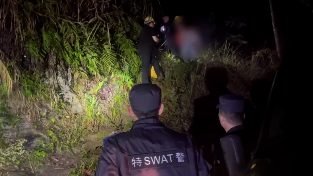 违法人员将赌场设在山坡上，警方深夜出击一举抓获23人