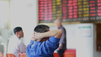 A股高開(kāi)低走，三大股指漲跌互現(xiàn)