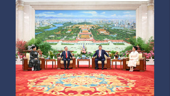 習近平夫婦同蘇林夫婦親切話別