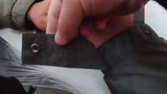 带小抄进考场、袖口写满文字，男子驾考时在监控下作弊全程被拍