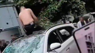 四川閬中警方通報“摩托車司機打砸小轎車”：涉事男子已被刑拘