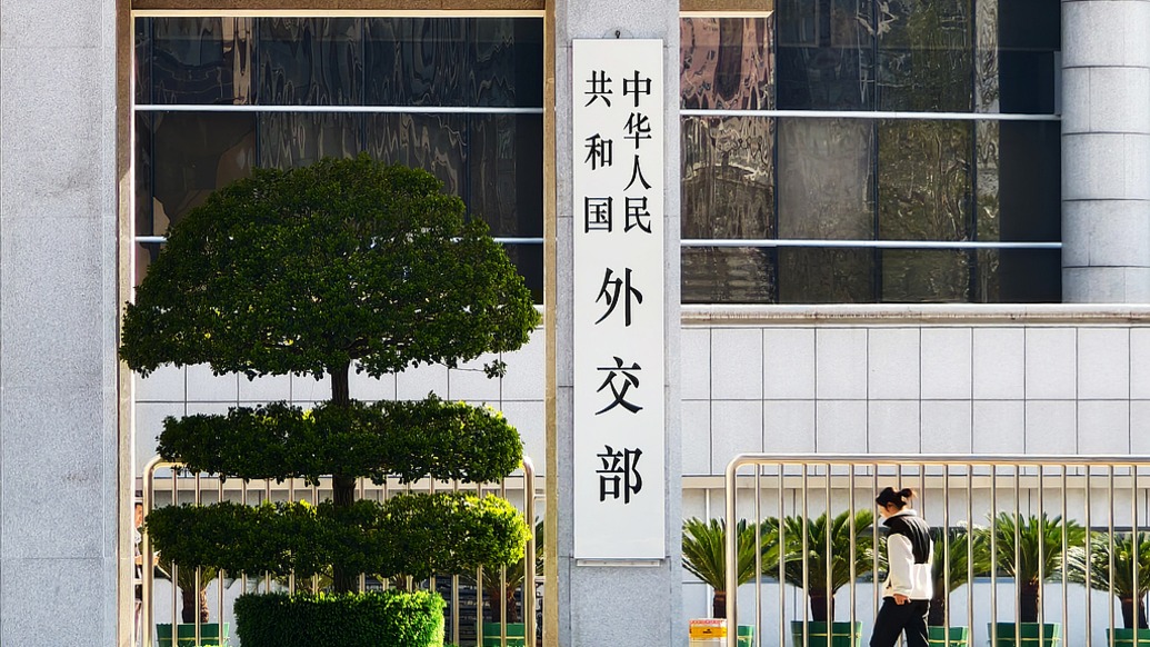 外交部提醒赴美国中国公民注意入境安全风险