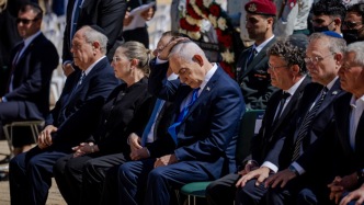 她工資腰斬，卻想學開飛機去轟炸伊朗