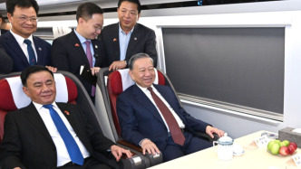 大外交｜苏林12小时深度体验铁路“中国速度”